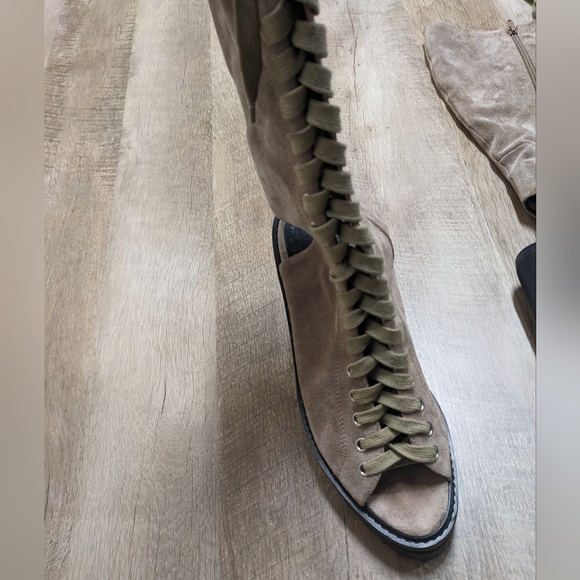 YES Dashawn Tan Lace Up platform Knee High Boots - Picture 6 of 11